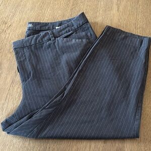 NWOT Old Navy pinstripe Pixie ankle pants. Size 24.  Great for work!